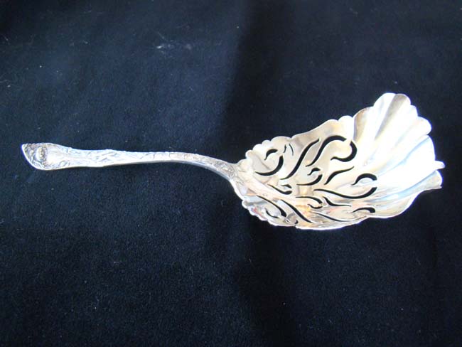 A lovely American sterling silver serving spoon circa 1901 — image 2